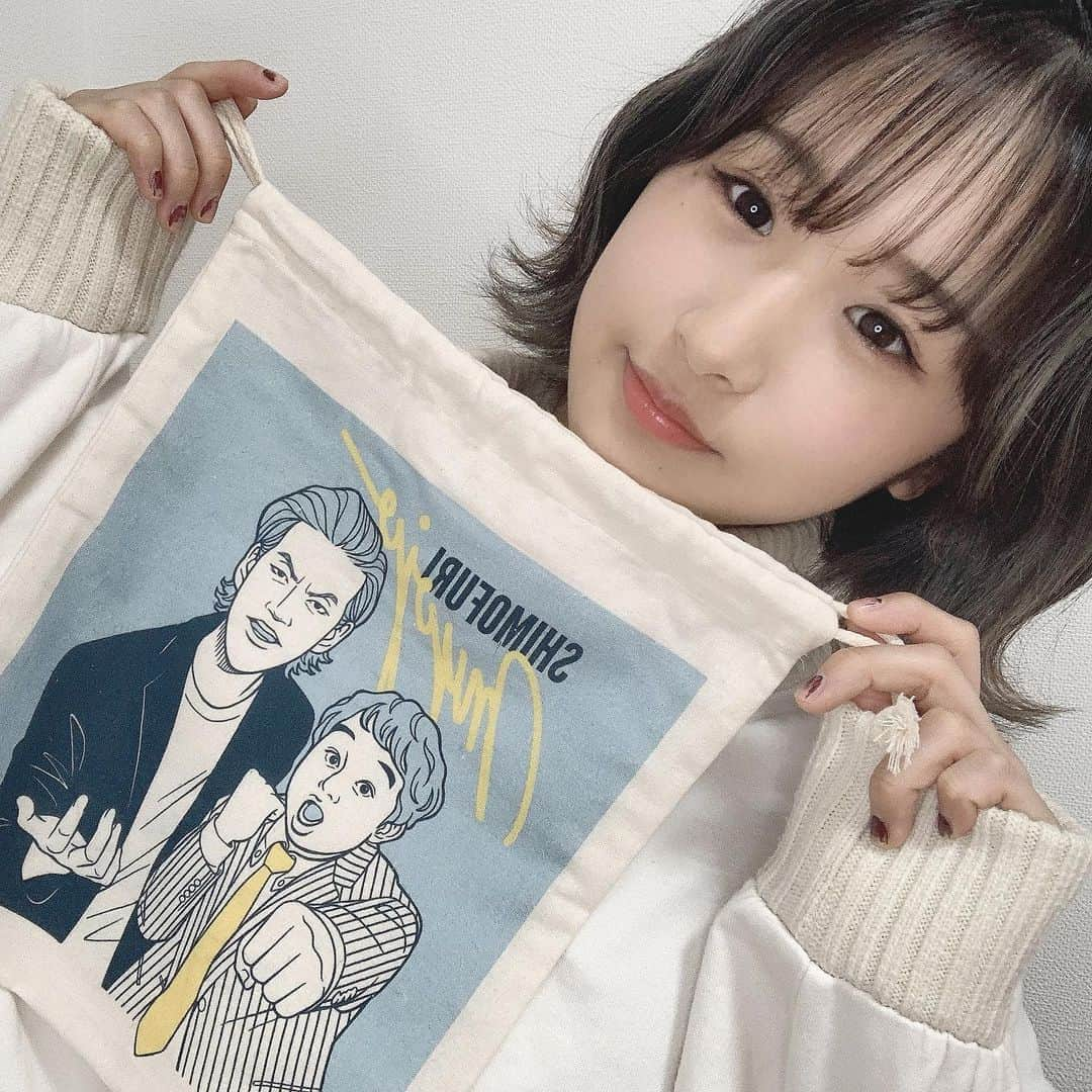 岩間妃南子さんのインスタグラム写真 - (岩間妃南子Instagram)「3coinsで見つけて、これは買わねば！！！！と直ぐに購入致しました！👏🏻👏🏻👏🏻 ・ 結構大きめの巾着だから、レッスン着入れられるかなぁ〜 ・ #ラストアイドル #霜降り明星 さん #3coins #3coins購入品 #岩間妃南子」1月30日 22時27分 - hinako.1116