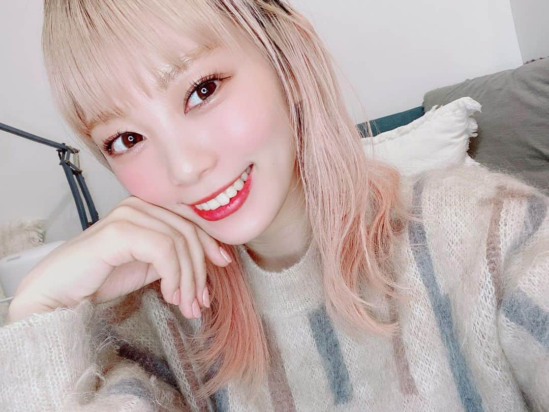 美木優希奈さんのインスタグラム写真 - (美木優希奈Instagram)「・  今日で24歳になりましたー！！ 皆さんお祝いメッセージや、サプライズなどありがとうございます😂✨ 一つ一つのコメントが温かくて本当に嬉しいです🥺 2年後の武道館に向けて、努力して、皆さんの前でたくさん歌えるよう頑張っていきたいと思います！ 24歳何か一つでも結果を残します🔥 これからもよろしくお願いします！！  ・ ・ ・  #amerivintage  #pinkhair #makeup #hairmodel #instagood  #instafashion #singersongwriter #vocal #vocalist  #アメリヴィンテージ  #ボーカルユニット  #撮影 #ヘアカラー  #冬服コーデ  #白ニット  #白ニットワンピ  #弾き語り女子  #ギター女子  #ヘアスタイル #ピンクヘアー  #冬ヘアカラー  #インナーカラーピンク  #インナーカラー  #ピンクグラデーション  #サロンモデル #サロンモデル依頼受付中  #美容マニア  #おしゃれさんと繋がりたい  #音楽好きな人と繋がりたい  #かわかっこいい」1月30日 22時38分 - yukina_miki