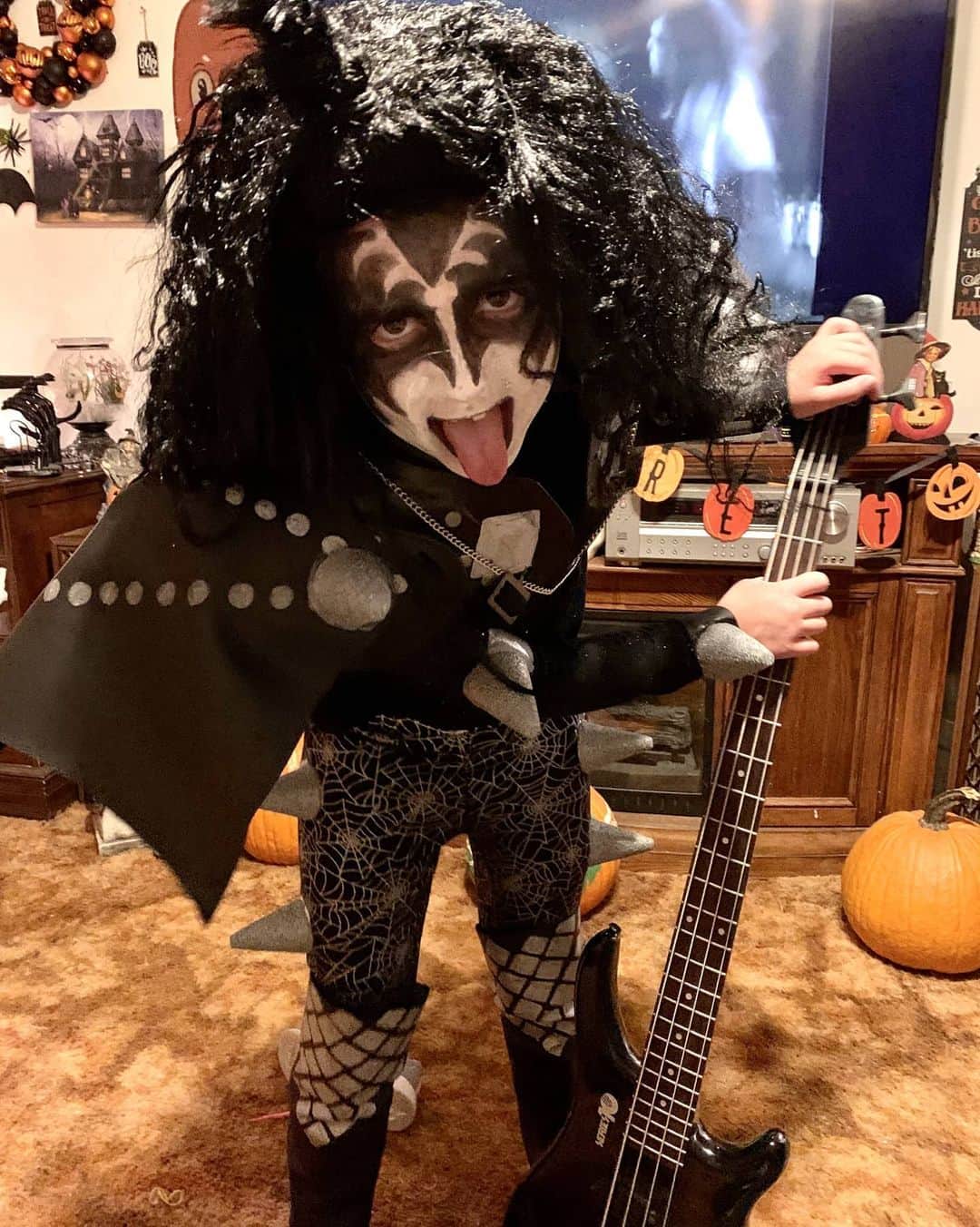 KISSさんのインスタグラム写真 - (KISSInstagram)「#KISSKids Rock! Awesome! Keep the photos coming, #KISSARMY. We love seeing them!」1月30日 22時46分 - kissonline