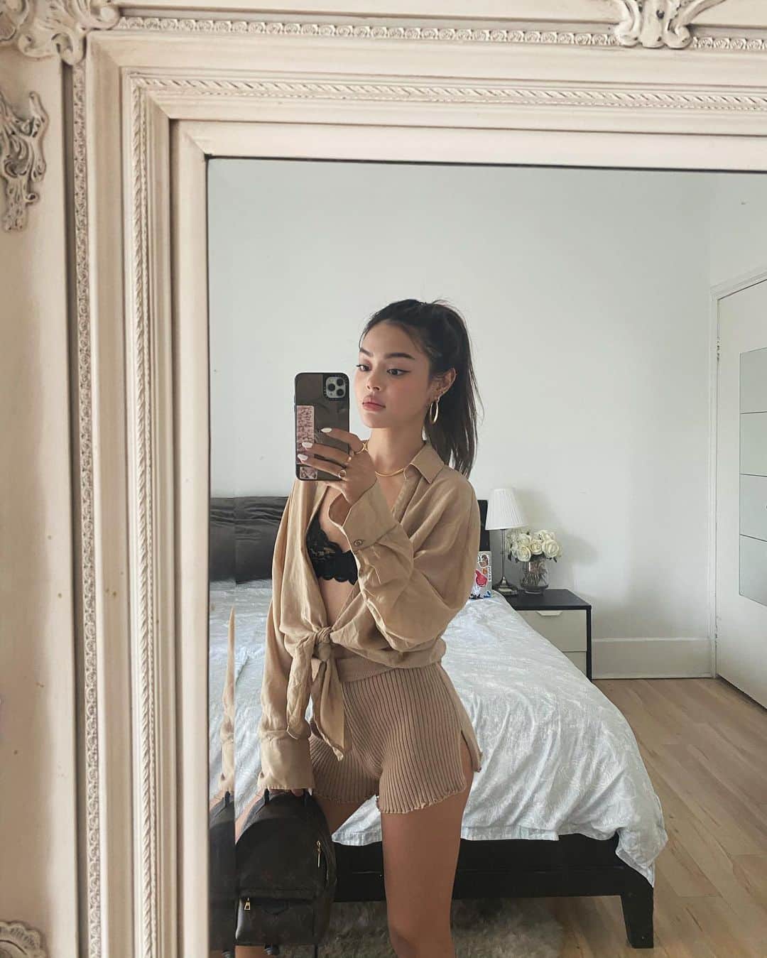 リリーマイマックのインスタグラム：「Neutral tones ✨ @revolve」