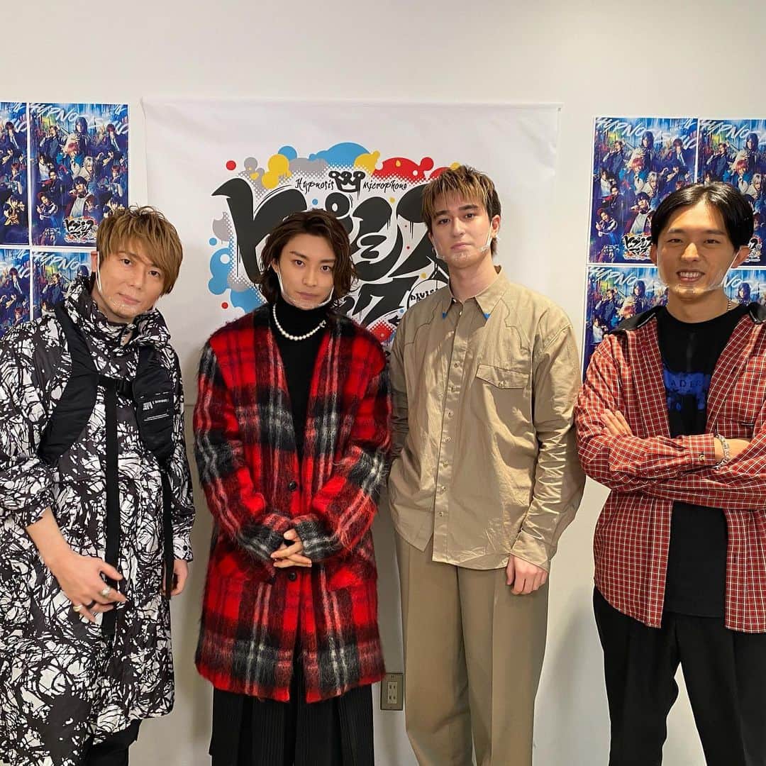 KEN THE 390のインスタグラム：「出演しています♪  音楽監督をつとめる、舞台ヒプノシスマイクの制作秘話や、過去のステージの話などなど、1時間話しています📺  マツリー「ヒプノシスマイク-Division Rap Battle-」Rule the Stage Talk by シアターコンプレックス×ステージナタリー  #kenthe390 #ヒプステ」