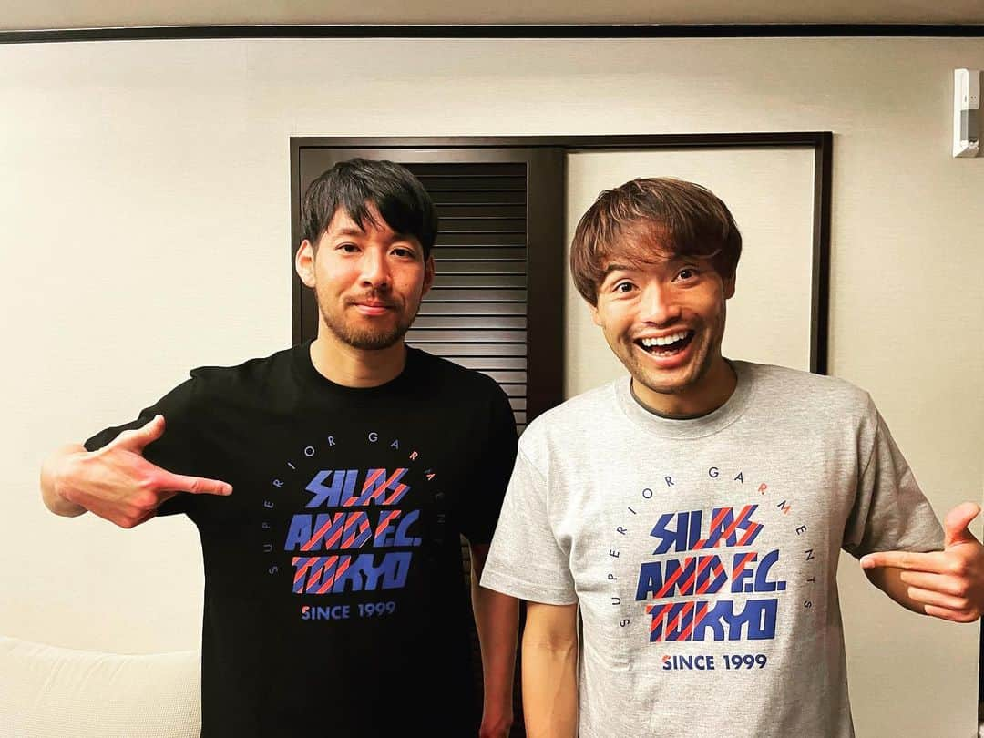 FC東京オフィシャルグッズさんのインスタグラム写真 - (FC東京オフィシャルグッズInstagram)「🔵🔴 アパレルブランド #SILAS とのコラボグッズは明日31日までの受注販売となります!!🙌✨  #東慶悟 選手と #青木拓矢 選手が着ているサイズは、『L』🔅  #紺野和也 選手と #安部柊斗 選手が着ているサイズは、『M』✨になります😉🔵🔴 @konnokazuya  @fctokyoofficial  #FC東京 #fctokyo #tokyo」1月30日 14時02分 - fctokyoofficial