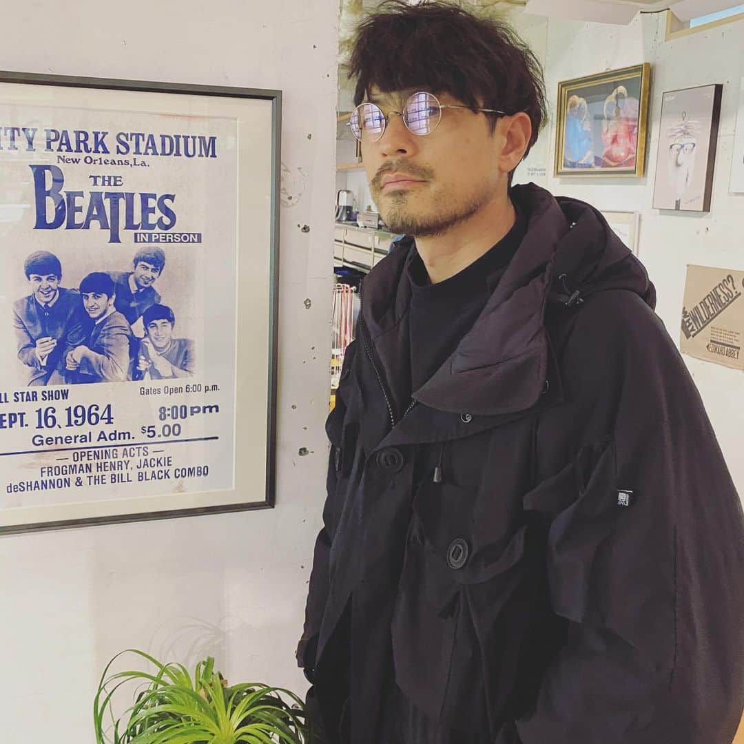 畑野ひろ子のインスタグラム：「先日は、メガネを取りに行くだけデート😂  昨年の展示会でオーダーしていたものですが お互いたまたま同じブランド @ahlem のものでした👓 かなり、きになるブランドです😆」