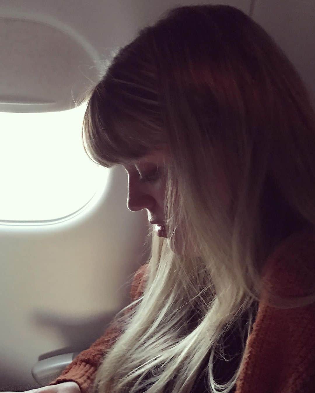 アシュレー・ジョンソンさんのインスタグラム写真 - (アシュレー・ジョンソンInstagram)「It’s my sister’s birthday (@therantinghousewife). She’s the greatest. Here are 10 pictures that will absolutely mortify her.   1. When I was packing up my New York apartment to come back home to Los Angeles, my Mom, sister and niece, surprised me with a visit to help me pack up. My sister did not help me, instead, she decided to try on clothes and do a photoshoot with my Mom.  2. Such grace. Such beauty. Pure elegance. #edgy #décolleté  3. Listen, I have a great head of hair, but my sister was blessed with a head of Unicorn hair that is truly a sight to behold.  4. Time’s Square.  She also has legs for days. She may have got the hair and the legs. But I got the...Long torso and bigger feet. Which definitely makes me coordinated.  5.  Yes, she’s pregnant in an Avatar costume with weird socks/tights on her feet (which are a size FIVE BY THE WAY) and no I will not explain further.  6. The House of Eternal Return aka @meow__wolf  7.  That one time we were sitting in the last row of the plane and when it was time to de-board, I slipped into the bathroom real quick (I really had to pee) and when I came out, the plane was empty and as I was walking off the plane, my sister was sitting in the pilot’s seat with the pilot’s hat on, and honestly that kind of thing is completely normal with my sister.  8. Flying Beauty.  9. We try to take a sister’s trip every year. This was one of my favorites. #bandoliernationalmonument  10. Little known fact, my sister and her husband (my brother in law not to brag) have the same birthday.   I love you, B. You’re incredible and I feel so lucky I get to be your sister.」1月30日 14時29分 - ashleythejohnson