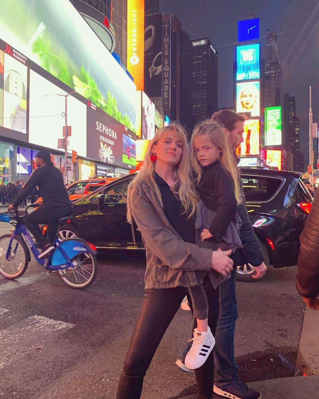 アシュレー・ジョンソンさんのインスタグラム写真 - (アシュレー・ジョンソンInstagram)「It’s my sister’s birthday (@therantinghousewife). She’s the greatest. Here are 10 pictures that will absolutely mortify her.   1. When I was packing up my New York apartment to come back home to Los Angeles, my Mom, sister and niece, surprised me with a visit to help me pack up. My sister did not help me, instead, she decided to try on clothes and do a photoshoot with my Mom.  2. Such grace. Such beauty. Pure elegance. #edgy #décolleté  3. Listen, I have a great head of hair, but my sister was blessed with a head of Unicorn hair that is truly a sight to behold.  4. Time’s Square.  She also has legs for days. She may have got the hair and the legs. But I got the...Long torso and bigger feet. Which definitely makes me coordinated.  5.  Yes, she’s pregnant in an Avatar costume with weird socks/tights on her feet (which are a size FIVE BY THE WAY) and no I will not explain further.  6. The House of Eternal Return aka @meow__wolf  7.  That one time we were sitting in the last row of the plane and when it was time to de-board, I slipped into the bathroom real quick (I really had to pee) and when I came out, the plane was empty and as I was walking off the plane, my sister was sitting in the pilot’s seat with the pilot’s hat on, and honestly that kind of thing is completely normal with my sister.  8. Flying Beauty.  9. We try to take a sister’s trip every year. This was one of my favorites. #bandoliernationalmonument  10. Little known fact, my sister and her husband (my brother in law not to brag) have the same birthday.   I love you, B. You’re incredible and I feel so lucky I get to be your sister.」1月30日 14時29分 - ashleythejohnson