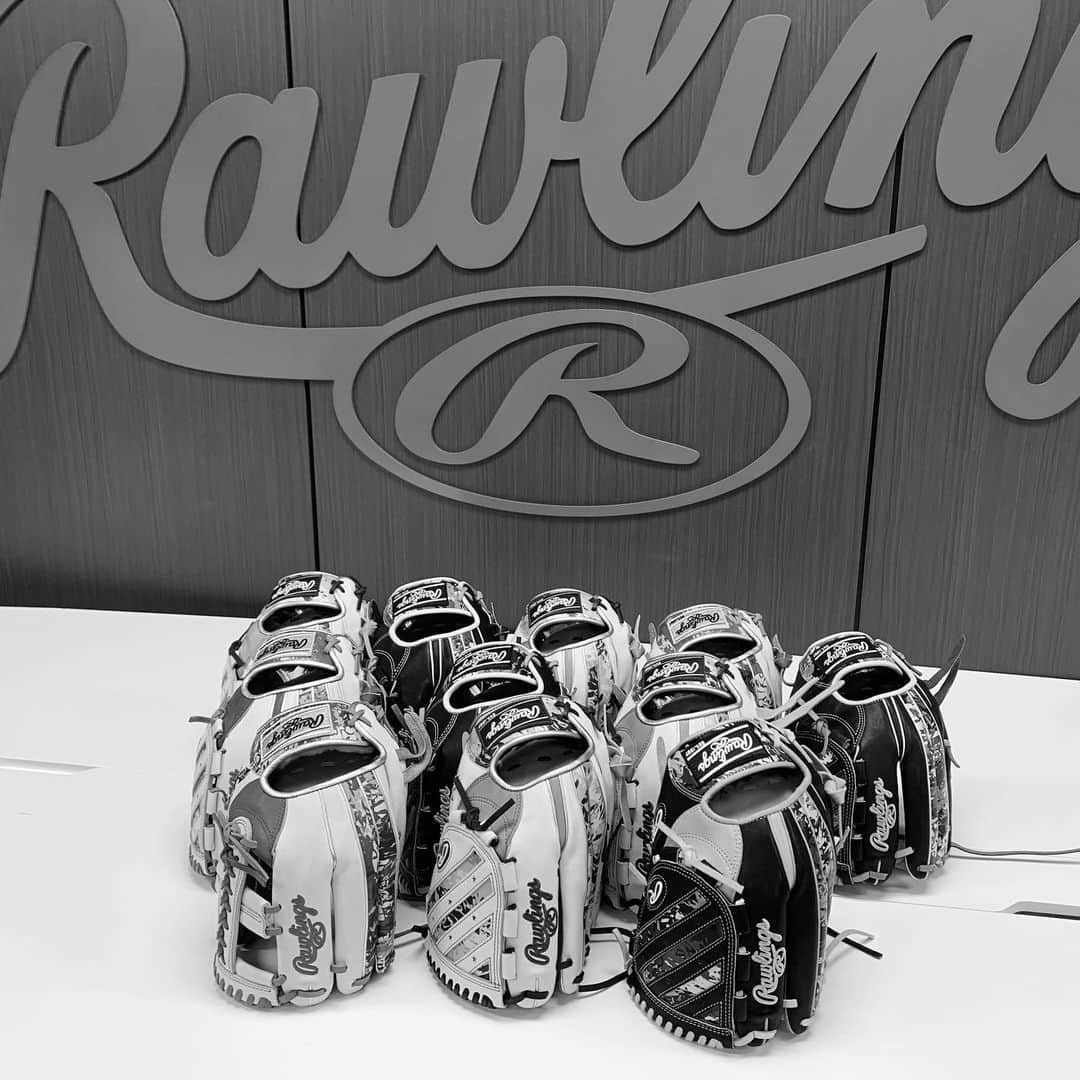 Rawlings Japanさんのインスタグラム写真 - (Rawlings JapanInstagram)「2/1から始まるキャンプ。 新たなシリーズ「HOH(R) HACKS CAMO」が選手の元へ。 誰がどのカラー使用するかお楽しみに。  #ローリングス  #Rawlings  #キャンプ  #HACKSCAMO」1月30日 14時59分 - rawlings_japan_llc