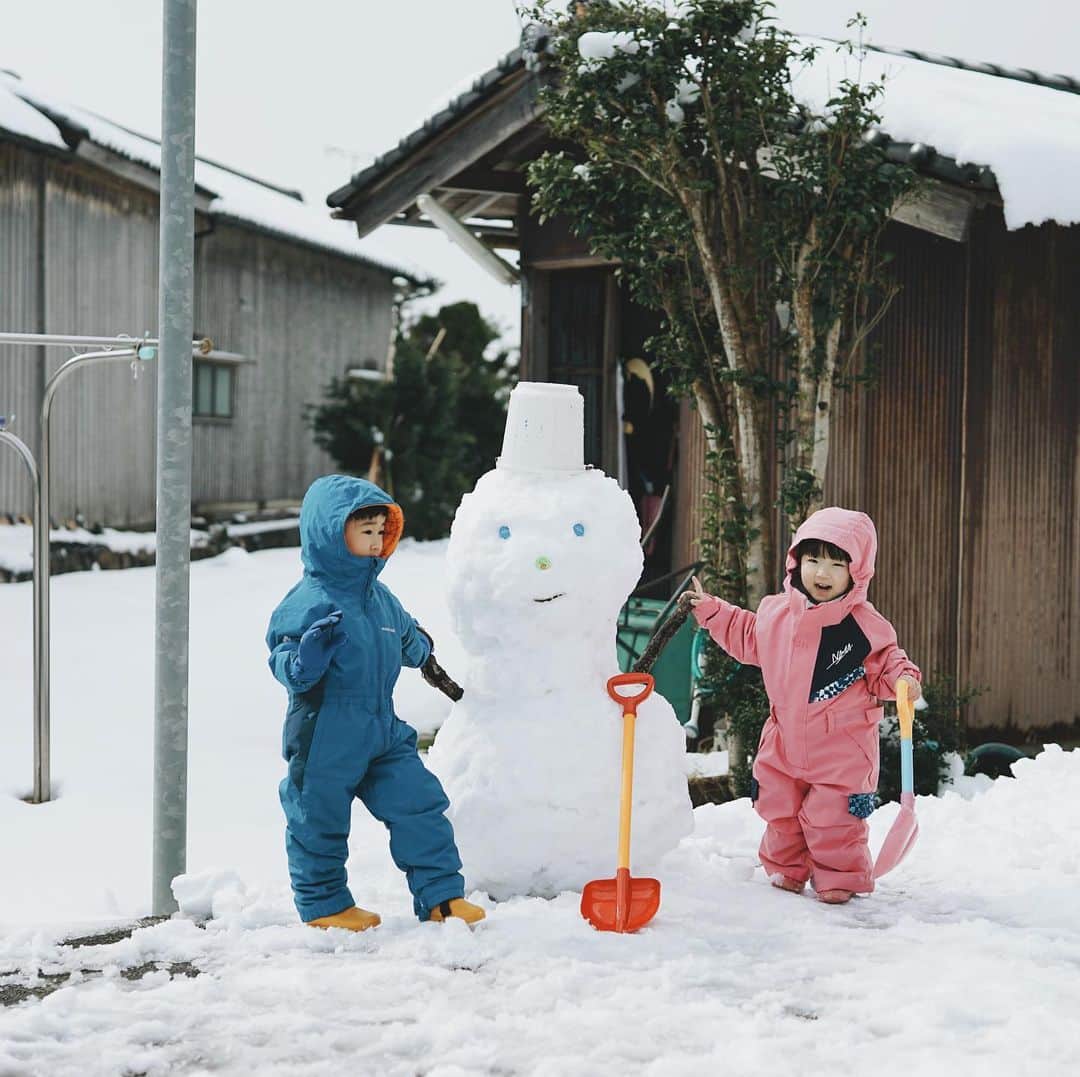 Takafumi Gotoのインスタグラム：「また積もったので雪遊び。一気に気温上がって、1時間後には雪だるまさん崩壊...⛄️」