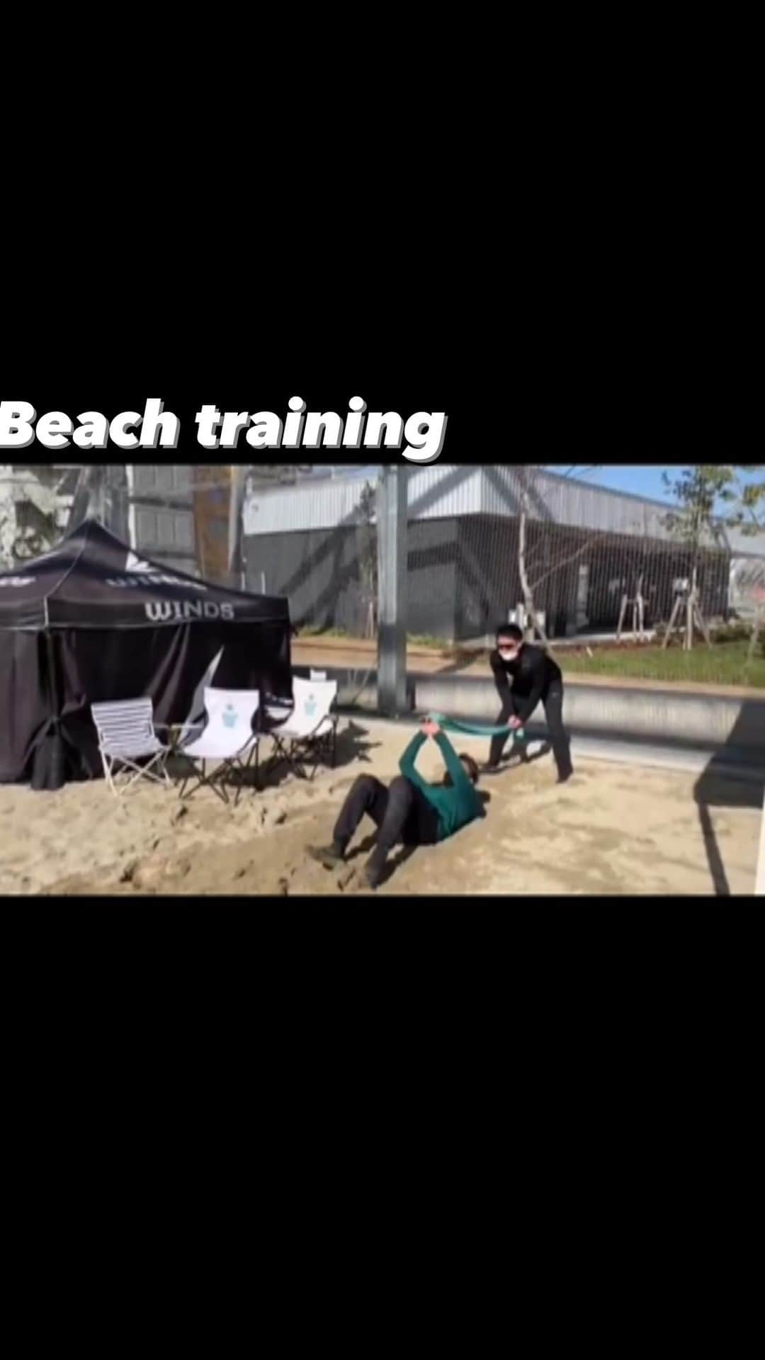 西村晃一のインスタグラム：「Beach training @miyashitapark_   一月はトレーニング期で、 @mitoshimori trainerとチームみんなで、Beach training！ physical強化で身体はかなりキツいけど、これを乗り越えて2月から第2フェーズに入ります。  #beachtraining #宮下パーク #渋谷宮下パーク #miyashitapark  #koichinishimura #itecwindsbeachvolleyballteam  #多種目合同トレーニング #lululemon」