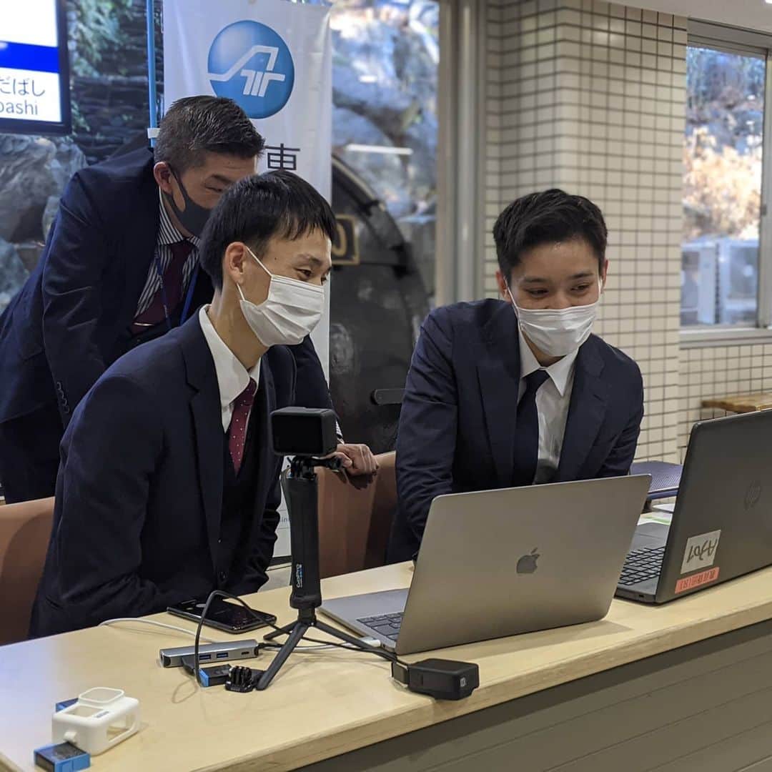 東京観光専門学校さんのインスタグラム写真 - (東京観光専門学校Instagram)「今日の鉄道サービス学科の オンラインオープンキャンパスは 参加者さんと一緒に鉄道クイズを行いました🙆 クイズは学生スタッフのお手製💡 （ちょっとマニアなものも⁉️） とても盛り上がっていましたよ😆✨  またお待ちしています⭐ #東京観光専門学校　#鉄道サービス学科　#オープンキャンパス　#オンラインオープンキャンパス　#鉄道専門学校　#進路決定　#高校生　#2021年入学　#鉄道に詳しくなくてもいいんです　#鉄道学生スタッフ」1月30日 15時11分 - tokan_1967