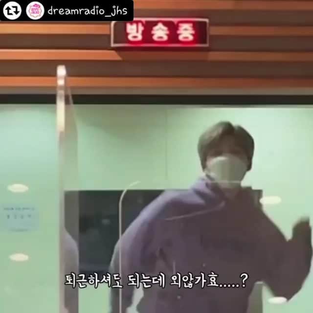 U-KISS（ユーキス）のインスタグラム：「[#수현] 💫꿈꾸는 라디오💫 ⠀ OPPA의 자발적 격렬댄스!!  저 춤의 정체는 무엇?!! 무슨 춤일까요?!! #진짜저희는하라고한적없어요22  퇴근도 미루는 수현 OPPA의 업텐션!! 오늘 저녁 8시 꿈꾸라에서 함께해요❣️ ⠀ ⠀ #MBC #라디오 #MBC라디오 #FM4U #전효성  #꿈꾸는라디오 #꿈꾸라 #전효성의꿈꾸는라디오 #유키스 #수현 #수현OPPA」