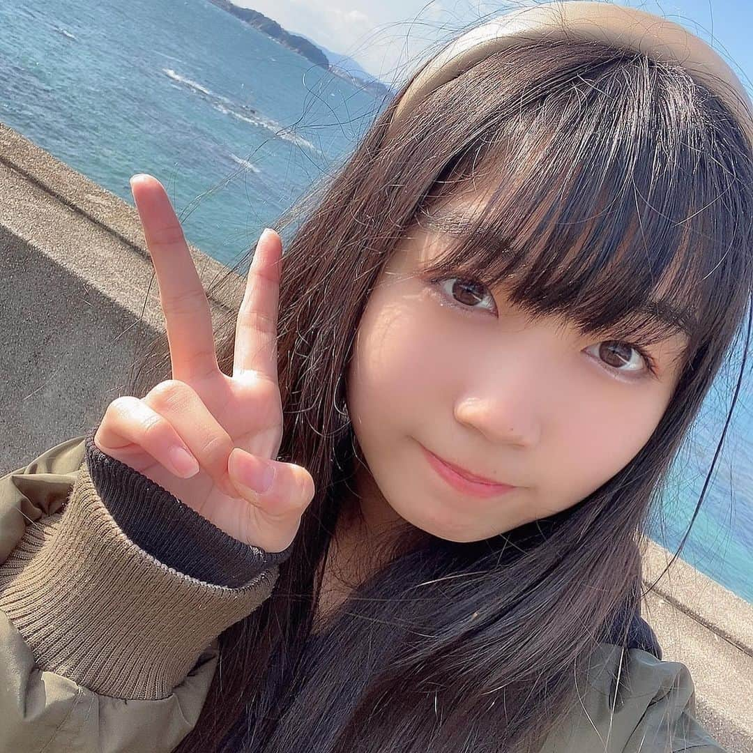 中坂美祐さんのインスタグラム写真 - (中坂美祐Instagram)「初詣に羽豆岬に行ってきました〜！！ 撮影の時だけマスク外してます😷  #羽豆岬 #初詣 #海 #歌碑」1月30日 15時33分 - nakachan_0611