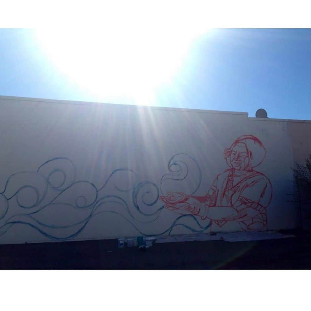 Grace Bonneyさんのインスタグラム写真 - (Grace BonneyInstagram)「@moanaloveniu: Provo, Utah: “Nai Loloma Kamikamica Va Na Wasawasa" (Sweet's Ocean of Love) Anything is Possible, from the Islands to Amelika, For our Parents who made it possible. Provo is where I was raised, the place where my family lived when we first came to the USA, when I was 4 years old. I give thanks to Provo where I crafted my struggles, anger, and sufferings into my creativity and my art. This is where I watched my sister, Fui create her art, & she taught me about art. The place where I would draw and draw and draw and create absolutely anything. I knew I wanted to live a different a life. I knew I could have a another life through my art. This community mural was created by Pacific Islander and Latinx community in Provo. This mural was painted in 5 days. #MoanaLove #OceaniaLove #Provo #provoutah」1月30日 15時48分 - designsponge