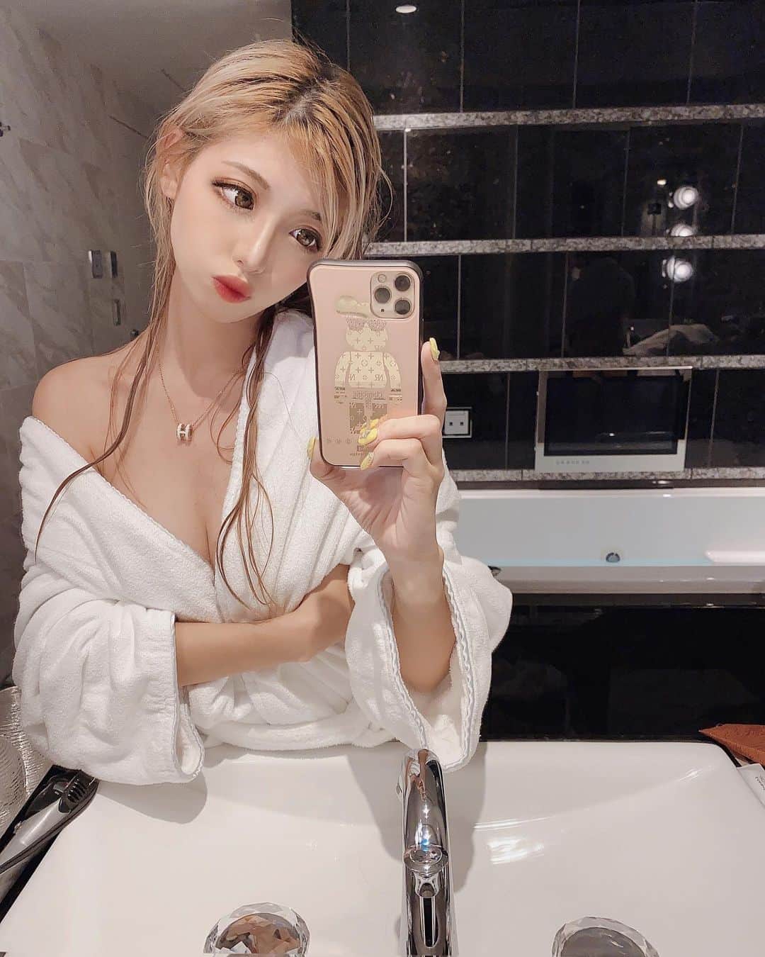 YUNAのインスタグラム：「♡  𝕃𝕒𝕤𝕥 𝟜 𝕕𝕒𝕪𝕤 👼🏼  お買い物したいしお出かけしたいし たくさん服買いたい🧖‍♀️✨ 欲がすごいです( ᵒ̴̶̷̤◦ᵒ̴̶̷̤ )  #過去pic   #instagood#instapic#l4l#f4f#followme  -」