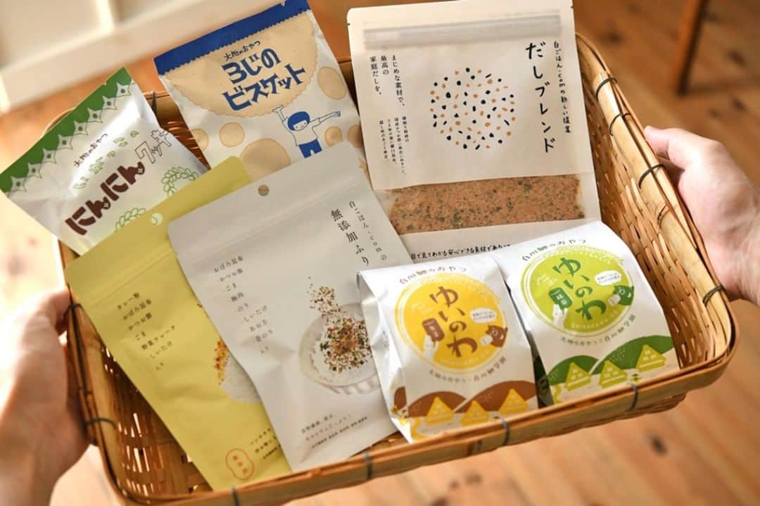 のインスタグラム：「【募集しています】白ごはん.comを使ったことのある皆さんへ。1/30～2/7の間で白ごはん.comプレゼントキャンペーンを行っています。  アンケート付きの応募フォームから応募いただいた方の中から抽選で130名様に白ごはん.comストアにまつわる商品詰め合わせをお送りします！  プロフィール欄に応募要項をまとめた公式ブログへのリンクを貼っていますので、そちらからぜひ！  #白ごはんドットコム #冨田ただすけ #キャンペーン #プレゼント企画」
