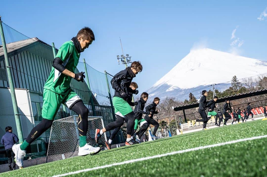 SC相模原さんのインスタグラム写真 - (SC相模原Instagram)「run!👟💭💭 真っ白な富士山がきれいに見えます🗻🏕 #SC相模原#jleague#jリーグ 📷#堀内拓馬」1月30日 15時56分 - s.c.sagamihara_players