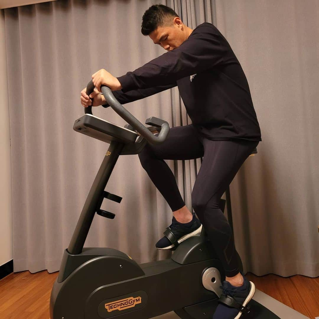 チョン・ソンリョンさんのインスタグラム写真 - (チョン・ソンリョンInstagram)「#2xu #technogym #🚴‍♂️ #💪」1月30日 16時08分 - jung.sung.ryong