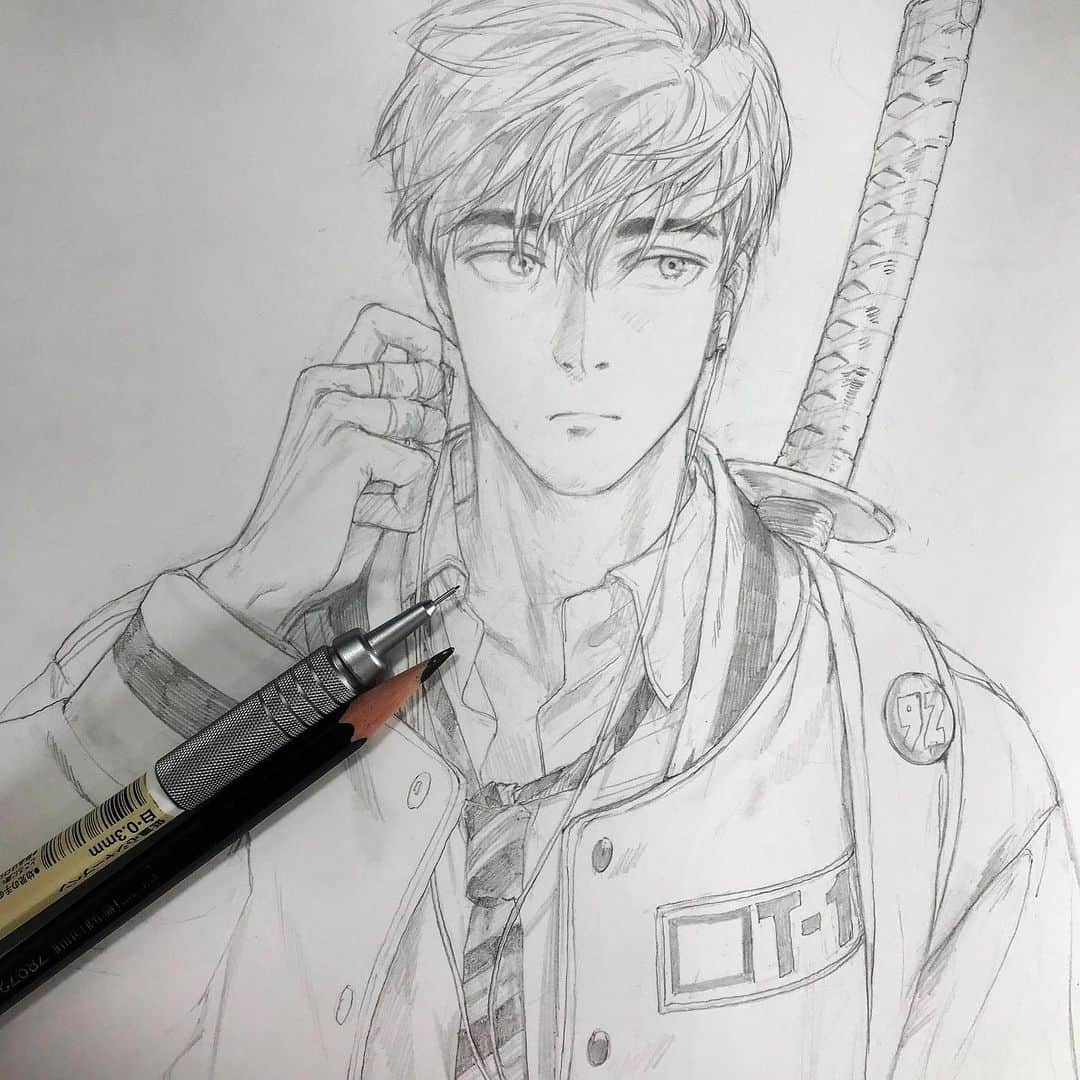 知花シンジさんのインスタグラム写真 - (知花シンジInstagram)「I won’t post the sketch I drew before because it ended totally different haha but it happens 😂  Anyway, my statistics show that my followers are most online at 12pm (EST) is that so? Should I try to change my posting time? 🤔 well, thank you for readind hahaha  #artoninstagram #artstagram #artistofinstagram #instaart #artist #illustration #artwork #pencil #artoftheday #pencildrawing #創作 #イラストレーション #アート #オリキャラ #オリジナルイラスト」1月30日 16時08分 - artbyshinji