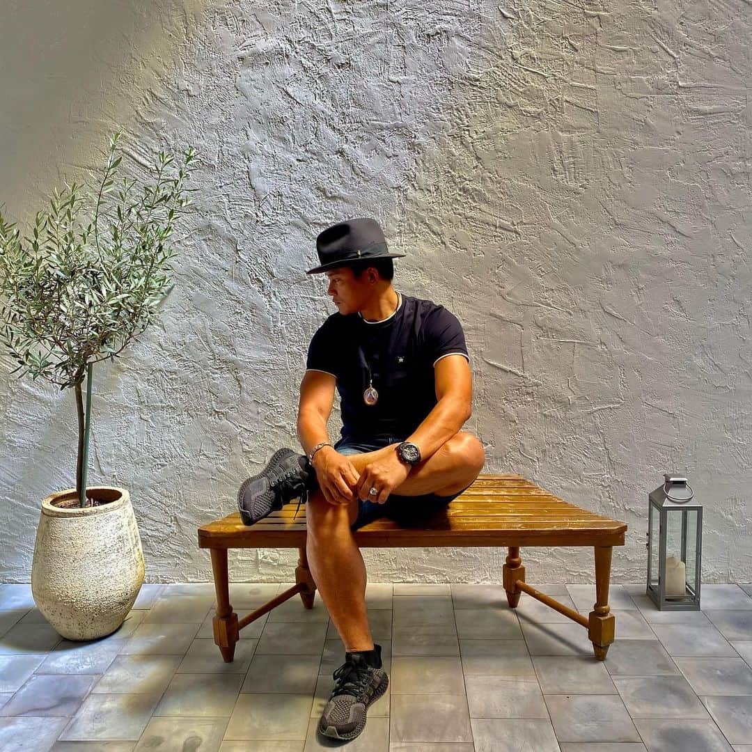 トニー・ジャーのインスタグラム：「Have a great day 🙏🙏🙏」