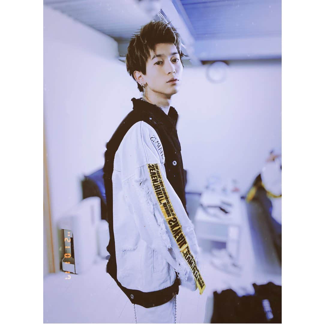 岡田鷹斗のインスタグラム：「前髪がようやく目にかかるようになった👀  #NEVAGIVEUP  #okadatakato #dance #vocal　#4人組　#photo #followｍe  #ネバギブ」