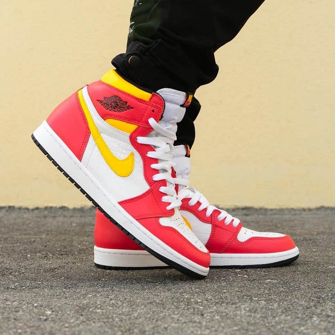 HYPEBEASTさんのインスタグラム写真 - (HYPEBEASTInstagram)「@hypebeastkicks: The Air Jordan 1 has surfaced in yet another new colorway. Dubbed “Light Fusion Red,” the lively take features an upper constructed of premium tumbled leather, while its main reddish-pink hue appears on heels, eyestays, mudguards and collar flaps alike and hits of “Laser Orange” can be seen on the Swooshes and collars. It’s reported to see a release on June 21 with an MSRP set at $170 USD, though this has yet to be officially confirmed by the @jumpman23.⁠⠀ Photo: @yankeekicks」1月30日 16時19分 - hypebeast