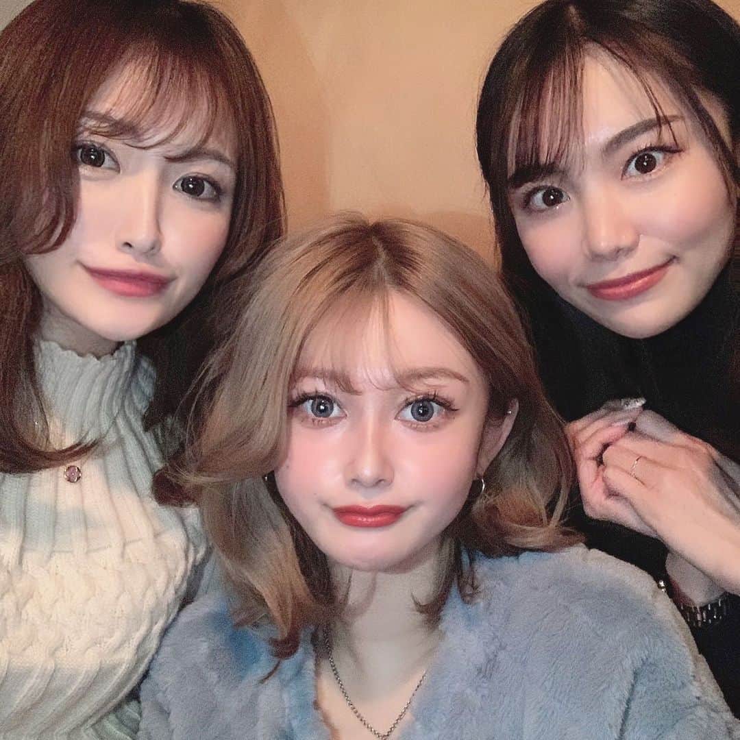 餃子のりさちゃんのインスタグラム：「大学生楽しかったな〜〜〜 （大学にはほぼ行ってないけど） 周りがどんどん人妻になっていく〜〜〜  元#女子大生 #二甲料理店」