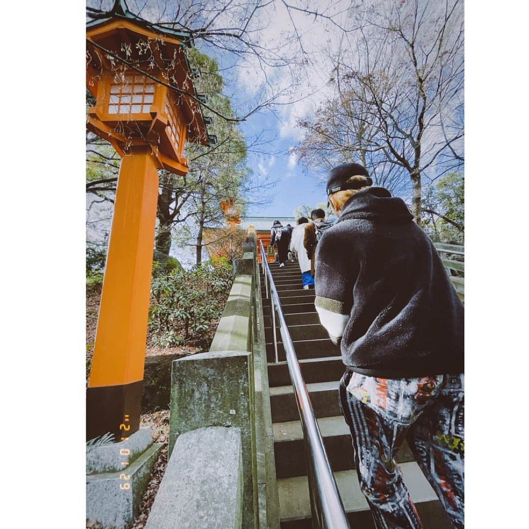 岡田鷹斗さんのインスタグラム写真 - (岡田鷹斗Instagram)「穴八幡宮にメンバーで行ってきました⛩ とてもパワーを感じる場所で、綺麗な空気が澄み渡っていて、 不思議と気持ちが明るくなれた。　  #NEVAGIVEUP  #okadatakato #dance #vocal　#4人組　#photo #followｍe  #ネバギブ  #穴八幡宮  #早稲田」1月30日 16時21分 - okada_takato