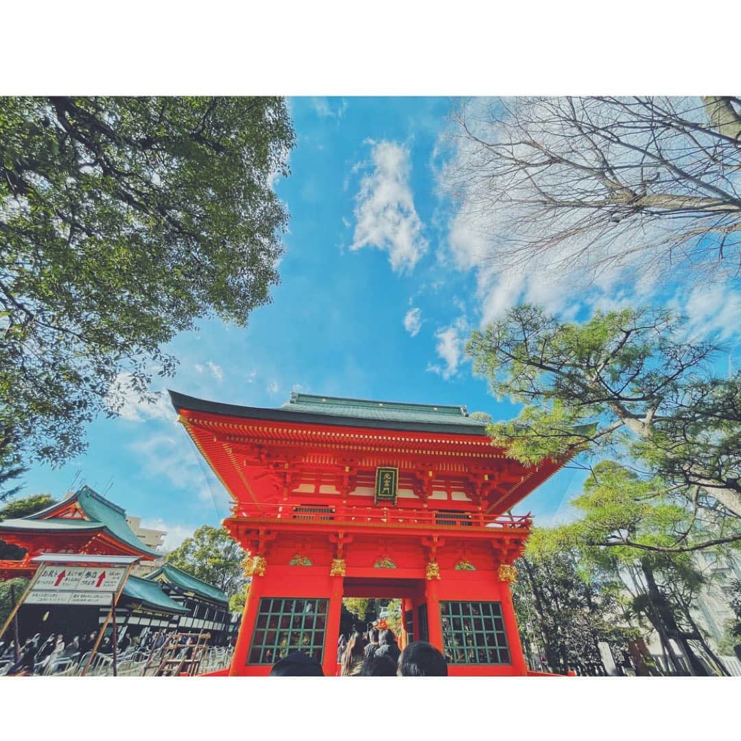 岡田鷹斗のインスタグラム：「穴八幡宮にメンバーで行ってきました⛩ とてもパワーを感じる場所で、綺麗な空気が澄み渡っていて、 不思議と気持ちが明るくなれた。　  #NEVAGIVEUP  #okadatakato #dance #vocal　#4人組　#photo #followｍe  #ネバギブ  #穴八幡宮  #早稲田」