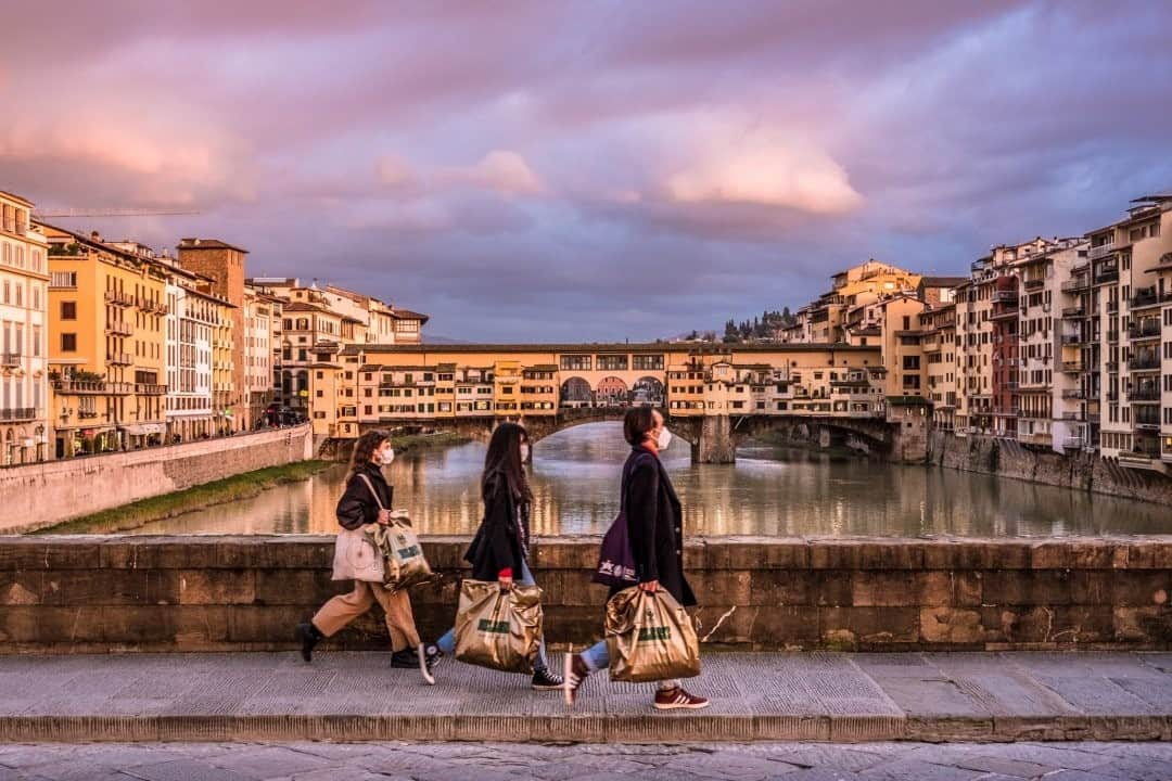 National Geographic Travelさんのインスタグラム写真 - (National Geographic TravelInstagram)「Photo by @francescolastrucci / I've been spending time photographing street scenes around my hometown of Florence, Italy. While waiting to finally share the town again with the rest of the world, I have been using photography to see a different side of the city. It reminds me of my childhood, during the off-season months, when only locals were around. Follow me @francescolastrucci for more places, daily life, and stories around the world. #florence #italy #dailylife #serendipity」1月30日 16時39分 - natgeotravel