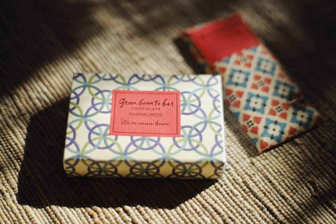 Kojima reikoさんのインスタグラム写真 - (Kojima reikoInstagram)「違いの分かる人にこそ 喜ばれるチョコレート。  バレンタイン用boxと台湾の中医漢方専門医院『意一堂』とコラボした真珠粉を使用したチョコレート。  まだ今年どこのチョコにするか悩んでる方は是非。  本当に美味です。  @greenbeantobar_chocolate   #valentinebonbonchocolatbox #自分用にも #むしろ女友達にあげたい #有名ブランドより貰ったら嬉しい #チョコレートにはうるさいほうです Thx💚@takahirohigashiyama」1月30日 16時47分 - reikokojima