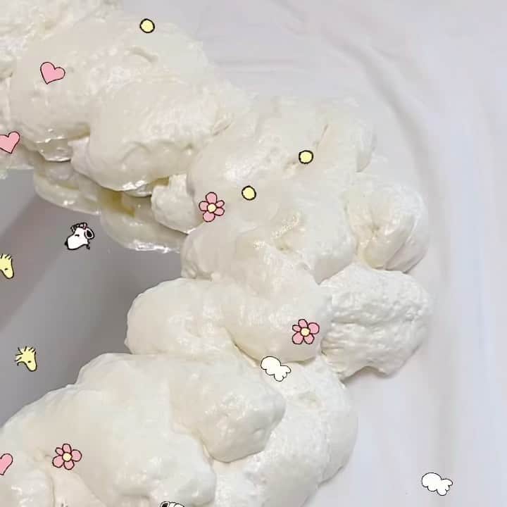 みらんのインスタグラム：「・ もくもく~ ~ ˊ˗ foam mirror diy ☁️ ・ #foammirror #cloudmirror #diy #フォームミラー #クラウドミラー #手作り #구름거울 #폼거울 #インテリア #簡単diy #diy女子 #diycraft」