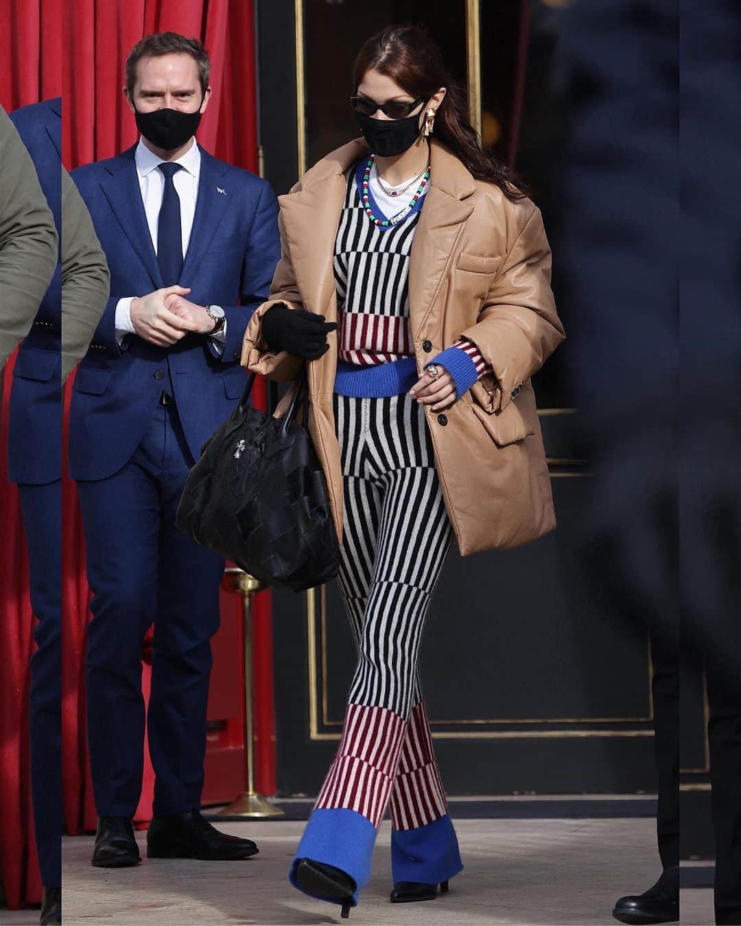 Just Jaredさんのインスタグラム写真 - (Just JaredInstagram)「Bella Hadid stepped out in stripes while out in Paris as she headed to and from a fitting for fashion week #BellaHadid Photos: Backgrid」1月30日 16時59分 - justjared