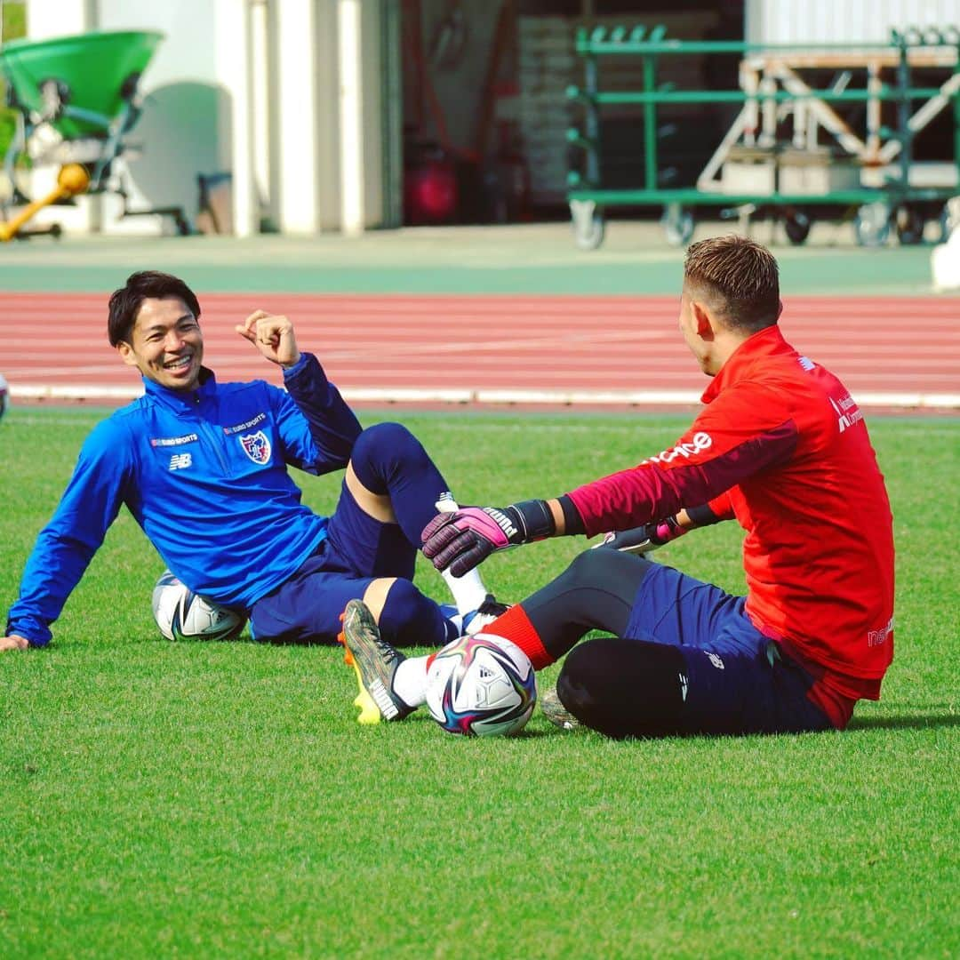 FC東京オフィシャルグッズさんのインスタグラム写真 - (FC東京オフィシャルグッズInstagram)「✊ 🔵TRAINING PHOTO🔴 #2021沖縄camp 4日目は最高の天気のなか、トレーニングを行いました!!!!!✊🔵🔴  厳しいトレーニングでしたが、全員がやりきりました!!!!!👏👏👏😆 @fctokyoofficial  #FC東京 #fctokyo #沖縄 #okinawa #キャンプ #camp #tokyo」1月30日 16時54分 - fctokyoofficial