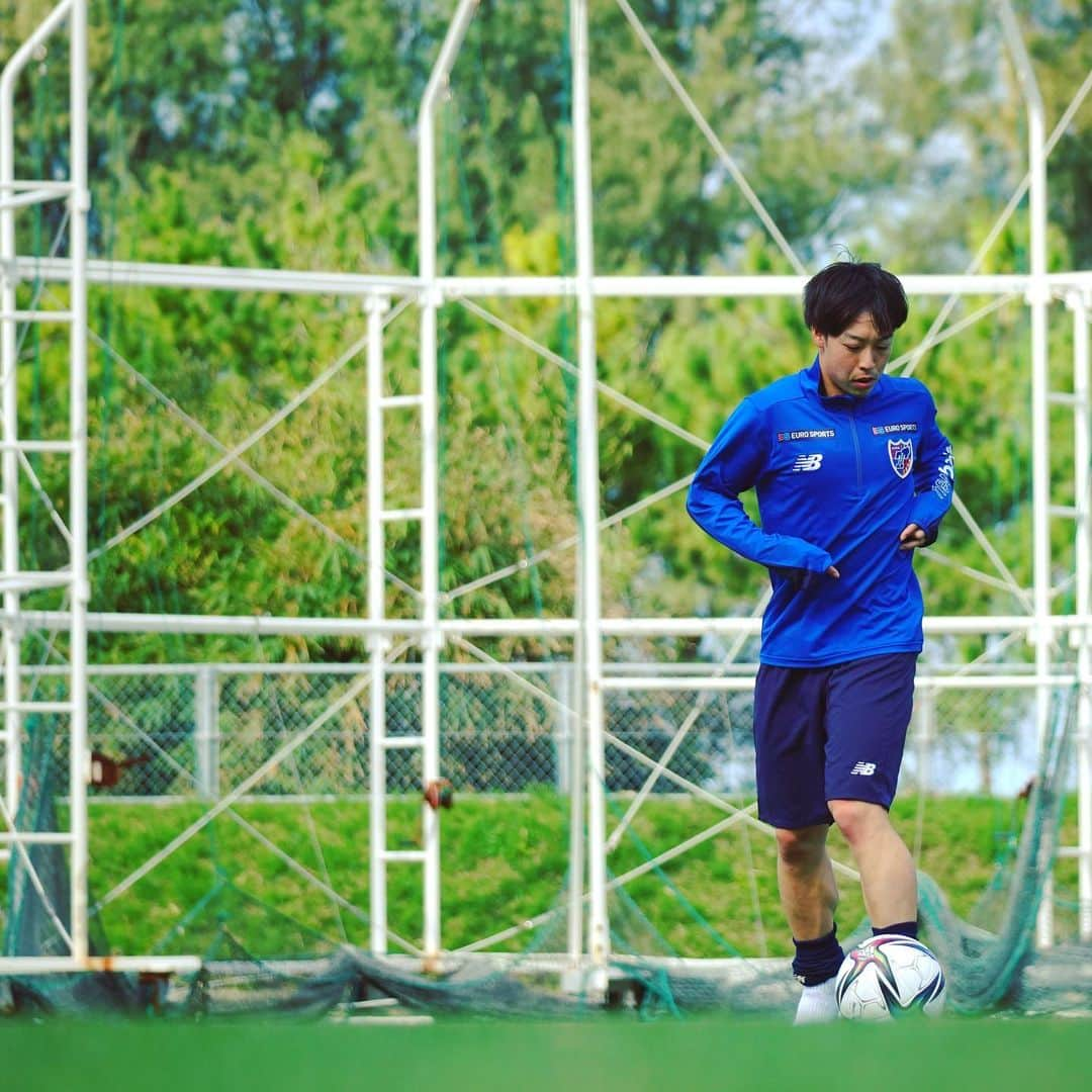 FC東京オフィシャルグッズさんのインスタグラム写真 - (FC東京オフィシャルグッズInstagram)「✊ 🔵TRAINING PHOTO🔴 #2021沖縄camp 4日目は最高の天気のなか、トレーニングを行いました!!!!!✊🔵🔴  厳しいトレーニングでしたが、全員がやりきりました!!!!!👏👏👏😆 @fctokyoofficial  #FC東京 #fctokyo #沖縄 #okinawa #キャンプ #camp #tokyo」1月30日 16時54分 - fctokyoofficial