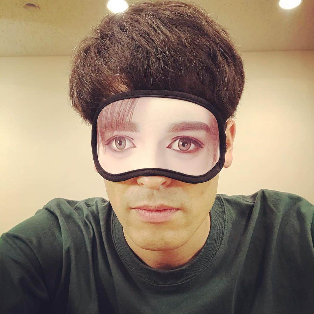佐藤隆太のインスタグラム：「番組で一緒だったMatt君から頂いたっ！👀  #テレレレッテッテッテー #東京都40歳男性はMattアイマスクを手に入れた #美が２上がった」