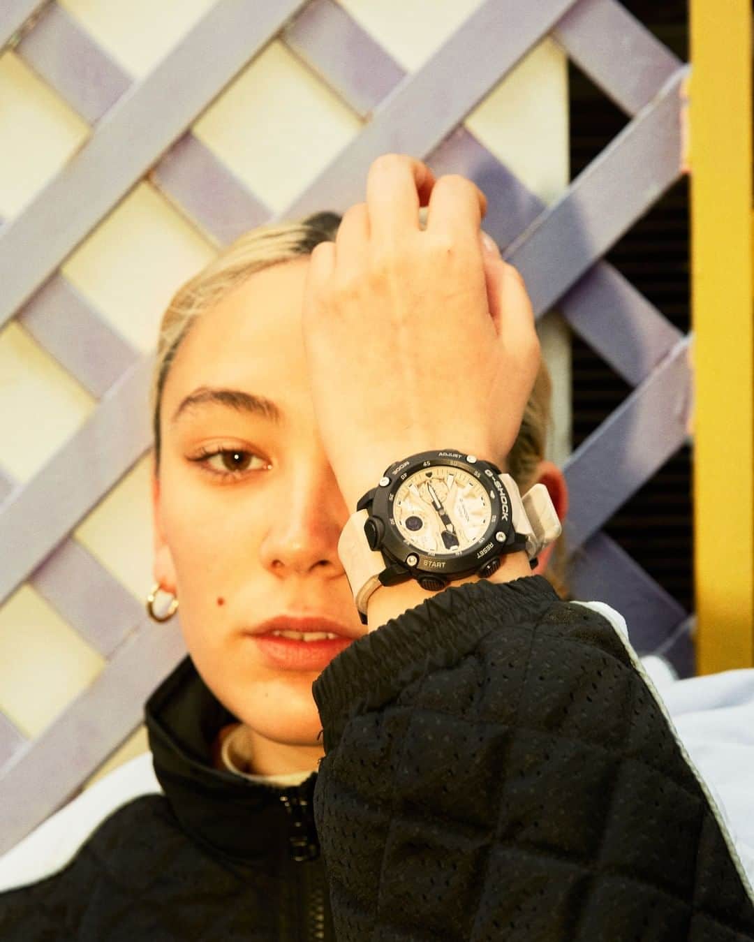 G-SHOCKさんのインスタグラム写真 - (G-SHOCKInstagram)「GA-2000WM  力強いフェイスデザインのGA-2000WMはシティユースでも活躍。大胆に配置された大型フロントボタンとベゼル部をブラックで引き締め、落ち着いたカラーリングに仕上げました。  GA-2000WM with its rugged face design is a great choice for going out to the city. This model features a large front button and a black bezel, creating a subdued look.  GA-2000WM-1AJF  #g_shock #ga2000 #earthcolor #fashionsnap #watchoftheday」1月30日 17時00分 - gshock_jp