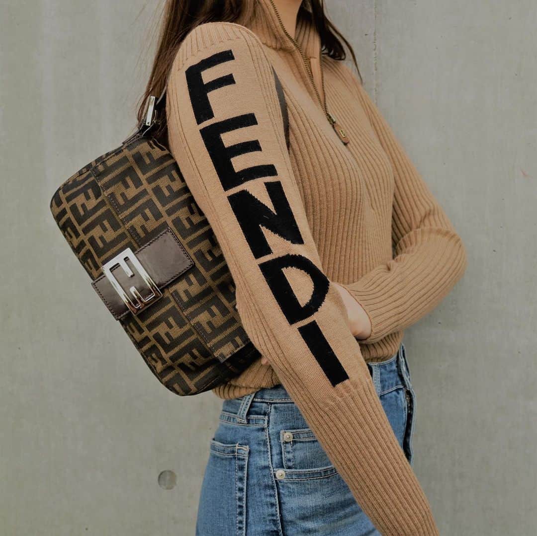 Vintage Brand Boutique AMOREさんのインスタグラム写真 - (Vintage Brand Boutique AMOREInstagram)「Vintage Fendi zucca pattern baguette bag 🛒Not available on webstore - send us a DM to purchase  Vintage Fendi zippered knit top size 40 🛒Webstore product code: AO25833  ✈️Free Shipping Worldwide 📩DM for more info and pricing  ➡️info@amorevintagetokyo.com   #fendi #vintagefendi #fendibaguette #baguettebag」1月30日 17時05分 - amore_tokyo