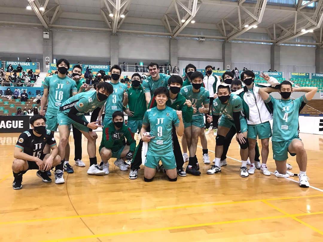 のインスタグラム：「… vs Blazers 3-1 WIN !!! 新井君が大活躍でした👏  #0130 #9勝目 #JTサンダーズ広島」