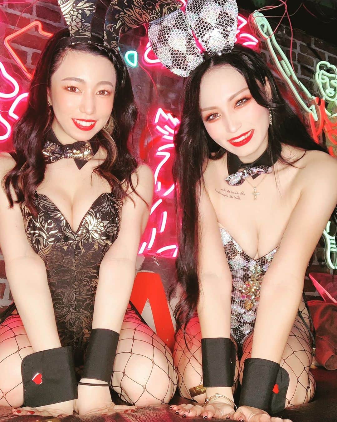 Miyabiのインスタグラム：「おこん❤️  バニーちゃん🐰 可愛いよなぁ💕  プライベートから仲良しもかちん😉  #バニー #アトリエダーム」