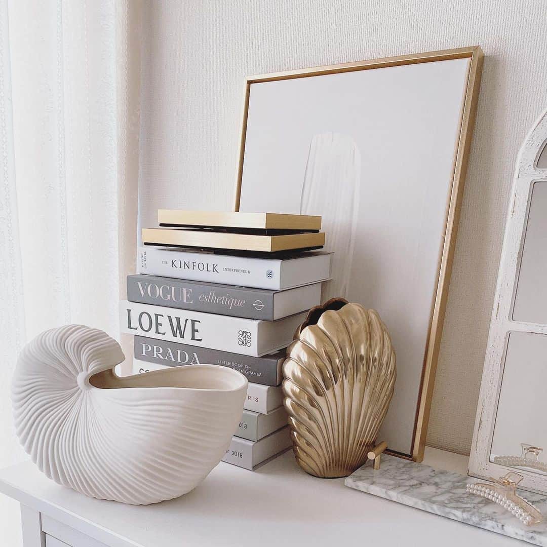 STELLAのインスタグラム：「断捨離🐚 #interior #interiordecor #interiør #interiorstyling #インテリア　#インテリアコーディネート #インテリア雑貨 #インテリアデザイン #インテリアショップ #インテリア好き」