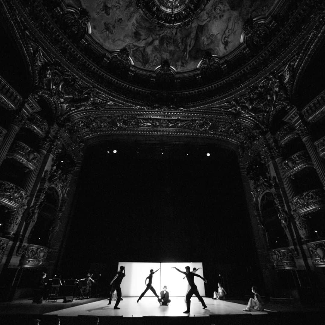 シャネルさんのインスタグラム写真 - (シャネルInstagram)「Dance is at the heart of CHANEL’s heritage: friend and patron of Serge Diaghilev, the Ballets russes founder, Gabrielle Chanel put her vision to the service of dance by creating several ballets’ costumes, including ‘Le Train Bleu’ in 1924.   Patron of the Opening Gala of the Opéra national de Paris dance season since 2018, CHANEL reaffirms its support of the institution by becoming the patron of the Paris Opera Ballet. This partnership between two Houses united by the same values of excellence and creation aims to support all of the artistic projects of the Opéra de Paris.   #CHANELandDance」1月30日 23時00分 - chanelofficial