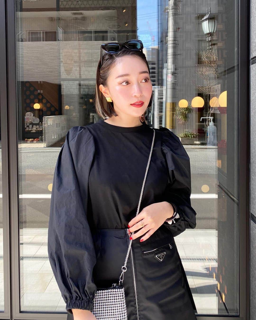 梅谷安里さんのインスタグラム写真 - (梅谷安里Instagram)「🖤🖤🖤 NEWなトップスを着てお出かけ💕 @mite__official  袖のボリュームが可愛くて カジュアルにもドレッシーにも着れそうで気に入ってる😋💕 #ootd#outfit#fashion #coordinate#コーデ #コーディネート#ブラックコーデ」1月30日 17時42分 - anriworld