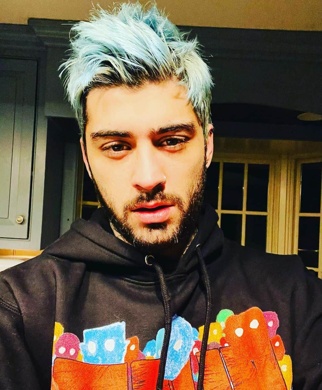 ゼイン・マリクさんのインスタグラム写真 - (ゼイン・マリクInstagram)「New Merch !!! Hoody is looking cheeky 😎」1月30日 17時51分 - zayn