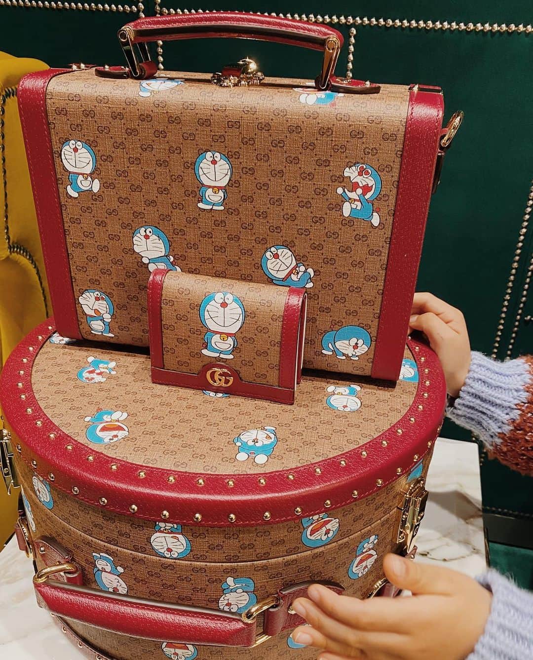 蛯原友里さんのインスタグラム写真 - (蛯原友里Instagram)「・  こんな素敵なもの発見☺︎  #DoraemonxGucci #Gucci #DORAEMON  @Gucci」1月30日 17時47分 - yuri_ebihara