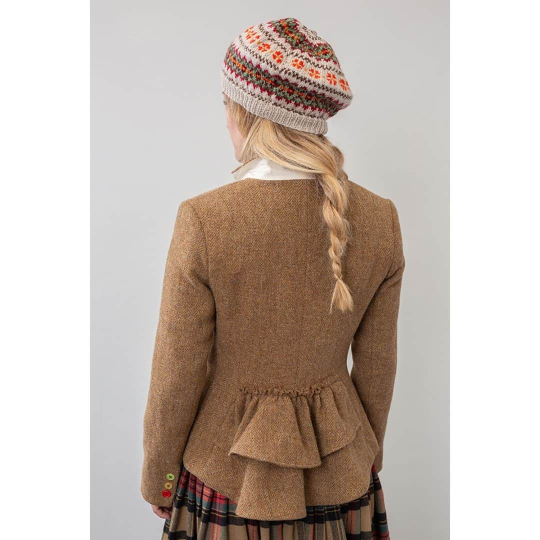 キャベジズ&ローゼズのインスタグラム：「Classically C&R, made from British tweed and adorned with vintage buttons to make each piece unique. Available in cheerful yellow wool too 🌞 #shoplocal #limitededition #handmade #shopindependent #somerset #madetolastalifetime #livinglifebeautifully #cabbagesandrosesfashion #ootd」