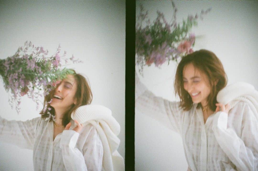 オードリー亜谷香のインスタグラム：「This months FYF in @classy_mag_insta 🤍💐」