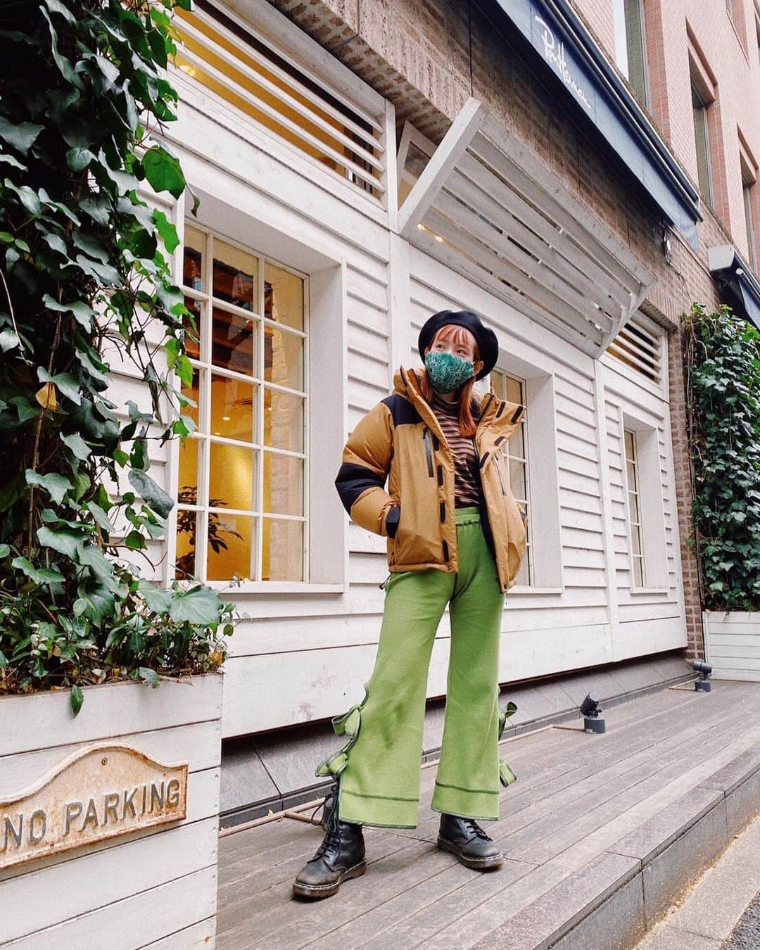 板橋よしえのインスタグラム：「. 展示会でオーダーしてくれたRIBBON RIB PANTS を早速はいてくれた @setoayumi 💚 「かわいくて、らくちん！」って！ うれしいな～💚ありがとう💚 #candystripper」