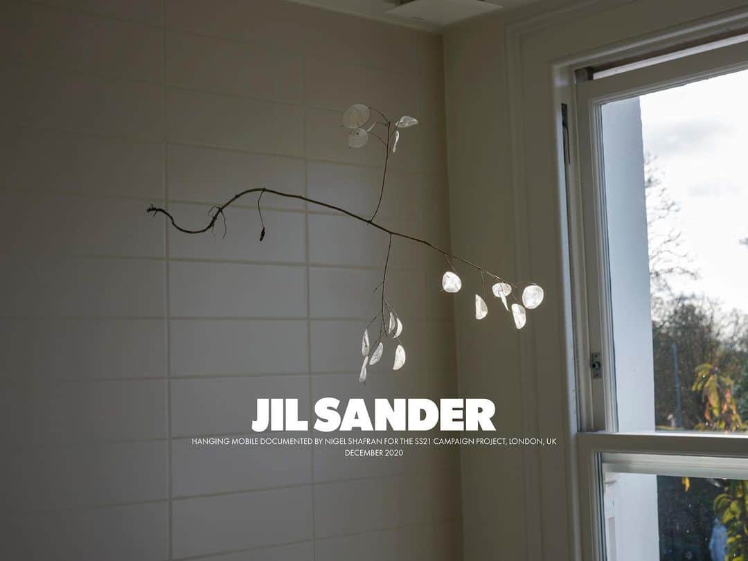 ジルサンダーのインスタグラム：「#JILSANDER #SS21CAMPAIGN The SS21 Campaign Project Hanging mobile documented by Nigel Shafran, London, UK December 2020 #JilSanderbyLucieandLukeMeier」