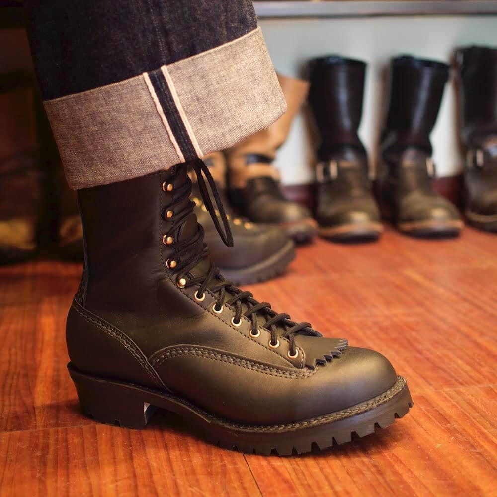 ウェスコさんのインスタグラム写真 - (ウェスコInstagram)「My WESCO! “Firestormer” ケブラーステッチやレザーレース等、ブラック系のパーツが標準装備、さらには耐火ソールも備えた精悍且つ無骨なイメージの"Firestoemer"。 WESCOのラインナップにはアメリカにストックがあれば3-4週間でお手元に届くモデルもあり、この"Firestormer"もその中の一足です。 今回のブーツも「なるべく早く履きたい！」というご要望もあって大変喜んで頂きました！ 10"インチハイトの丈とロールアップしたデニムとのバランスも絶妙ですね！！ . https://wescojapan.blogspot.com/2021/01/my-wesco-firestormer.html . #wesco #firestormer #madeinusa🇺🇸 #oregon #scappoose #wescojapan #wescoebisu #wescosetagaya #wescokanazawa」1月30日 18時25分 - wesco_japan