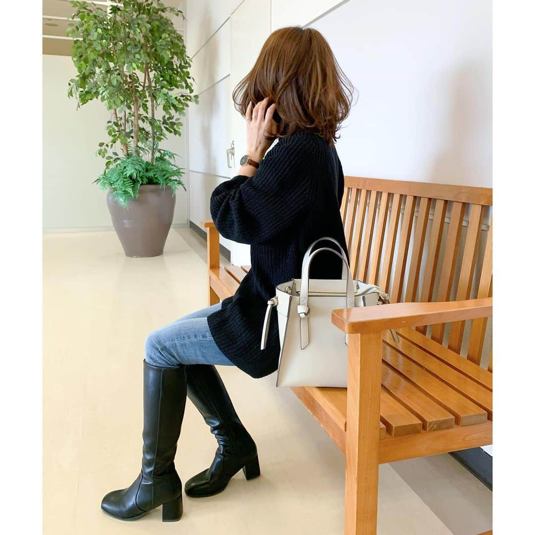 09yumi27のインスタグラム：「＊ ＊ 今日のコーデ ＊ ゆったりニットに スキニー✖️ロングブーツ👢 私的冬の鉄板👏💕 ＊ ＊ #今日のコーデ#ママコーデ#ママファッション#ootd#fashion#instafashion#プチプラコーデ#プチプラファッション#着回し#着回しコーデ#ホットママタウン#ママスタ冬コーデ#スナップミー#ootd部#ニット #pierrot#ピエロアンバサダー#beaustagrammer#mamagirl#locari#ponte_fashion ＊ ＊」