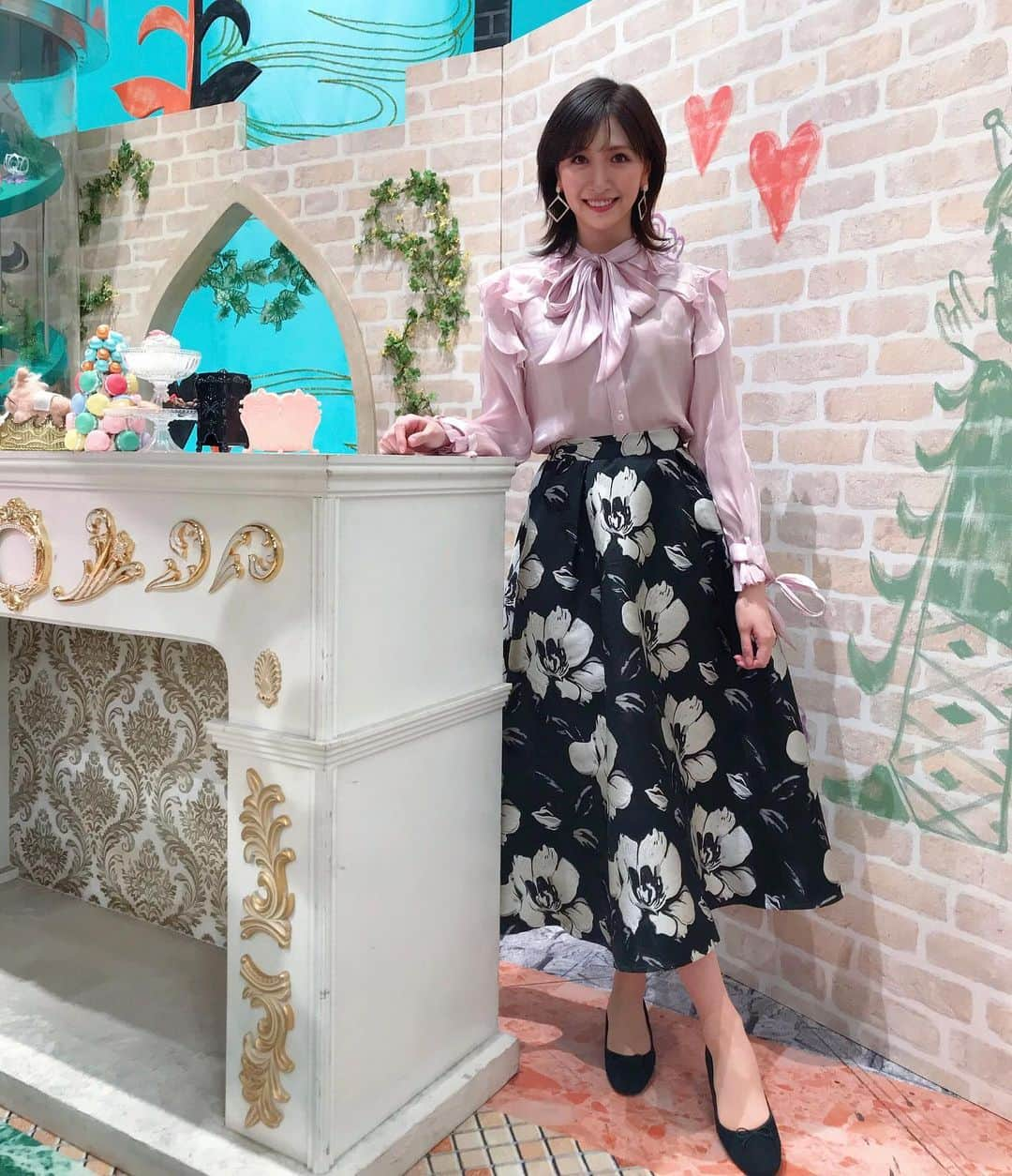 横山ルリカさんのインスタグラム写真 - (横山ルリカInstagram)「. #馬好王国 👗 . #tops #🎀🎀🎀  #adelly @adelly.tokyo . #skirt #frenchpave @frenchpave_official . 本日20:00〜【競馬予想TV!】🐴 🌟根岸S 🌟シルクロードS 予想バトルをお楽しみに❣️ . #競馬予想TV #根岸S #シルクロードS」1月30日 18時28分 - rurika_yokoyama_official